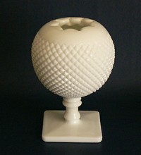 Westmoreland # 555 English Hobnail Ivy Ball