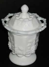 Westmoreland #1881 Paneled Grape Lacy Sugar