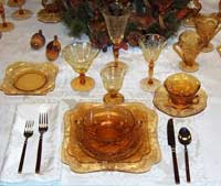 Cambridge Thanksgiving Display Appleblossom with Fitz & Floy
