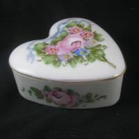 Unknown Heart Box w/ Rose & Ribbon Decoration