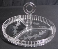 Heisey #1184 Yeoman Three Part Center Handled Server