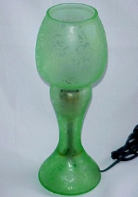 Consolidated #2200 Florentine Lamp w/ "Plume" Etch