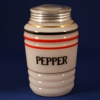 Hazel-Atlas Round Ribbed Shaker
