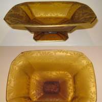 Jeannette # 127/99 Footed Bowl w/ Unknown Poinsettia Brocade