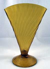 L. E. Smith #  199 Romanesque Fan Vase