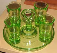 L. E. Smith #  381 Center Handle Cordial Set