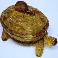 Vallerysthal #3805 Turtle Butter Box w/ Snail Finial